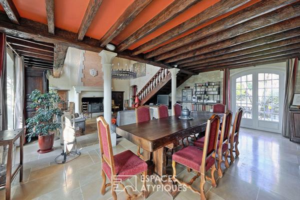 Bâtisse de charme en pierres avec jardin et dépendances