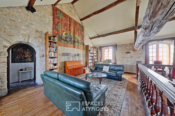 Bâtisse de charme en pierres avec jardin et dépendances