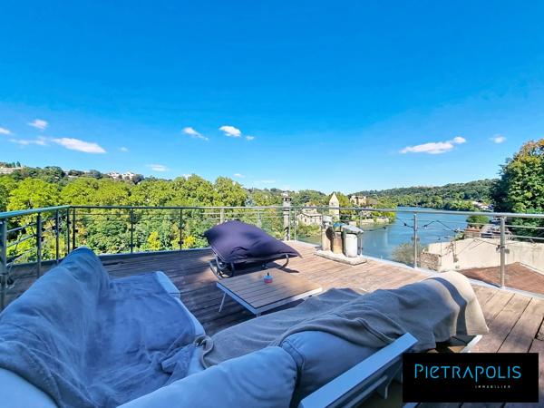 T4 vue imprenable sur l'île Barbe - terrasse sur les toîts