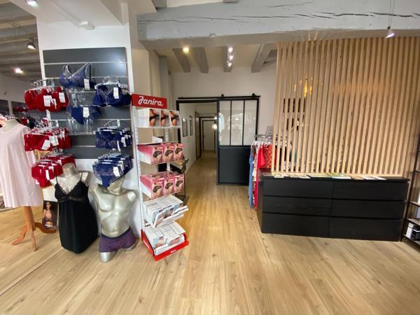 Très belle affaire de Lingerie/Institut de beauté