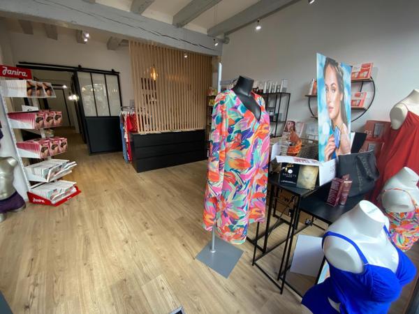 Très belle affaire de Lingerie/Institut de beauté