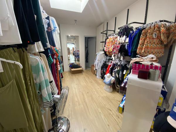 Très belle affaire de Lingerie/Institut de beauté