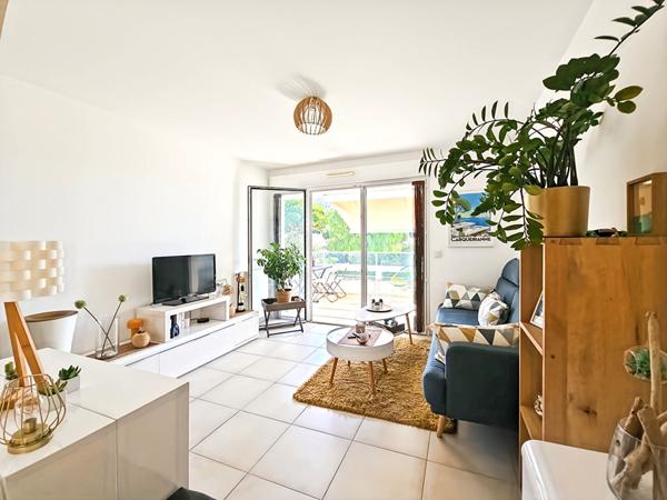 CARQUEIRANNE APPARTEMENT T2 AVEC BELLE TERRASSE ET ASCENSEUR