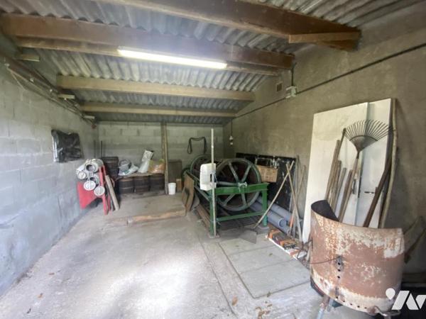 Bâtiment à réhabiliter en habitation sur un terrain à bâtir