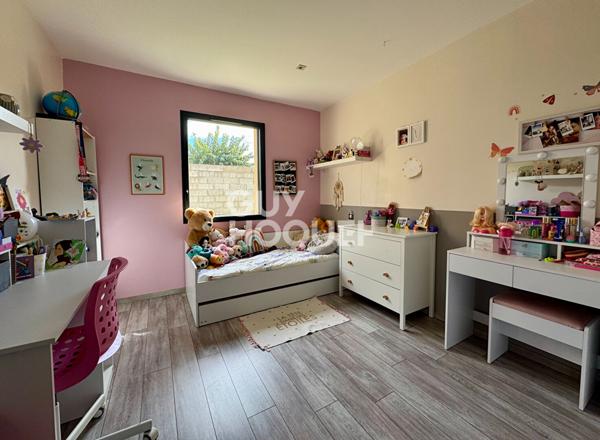 Maison Taillades 5 pièce(s) 121m2 garage et piscine