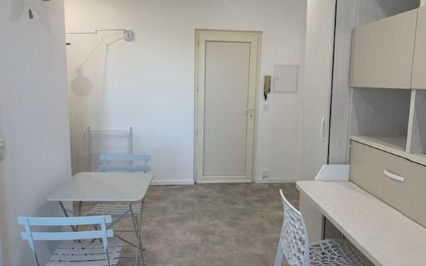 Appartement à louer    1 pièce • 17,38 m2 Nîmes