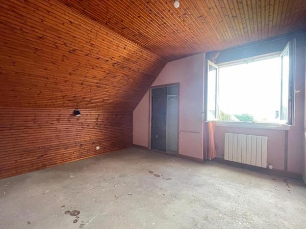 Maison 4 chambres - Double garage - grand terrain -
