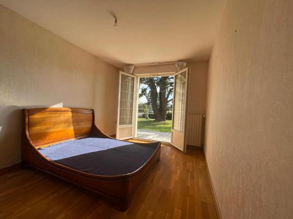 Maison 4 chambres - Double garage - grand terrain -