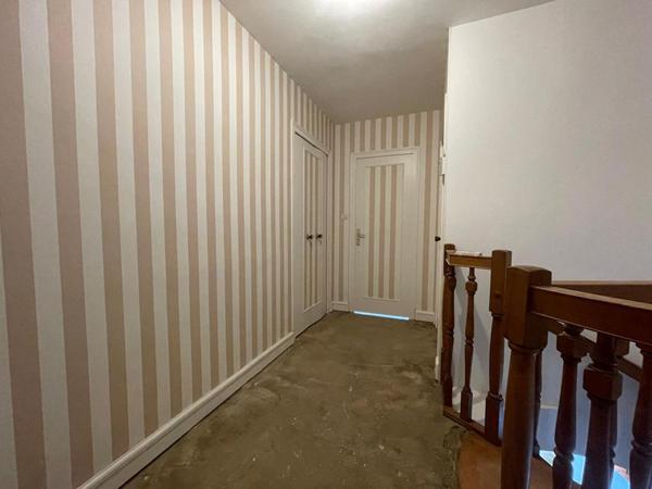 Maison 4 chambres - Double garage - grand terrain -