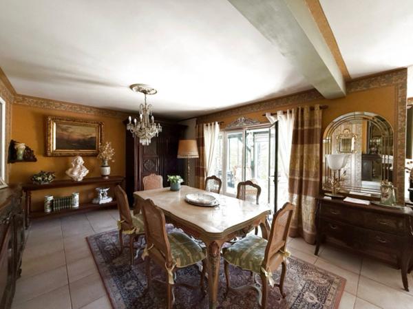 Maison familiale année 1992 - 251m² - sous-sol total - 2 chambres de plain pied - 1799m² de terrain paysagé