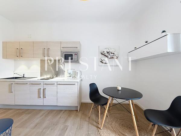 Biarritz centre – Au dernier étage d’une résidence remarquable à vendre studio confortable et actuel, BIARRITZ