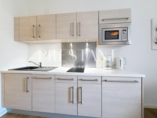 Biarritz centre – Au dernier étage d’une résidence remarquable à vendre studio confortable et actuel, BIARRITZ