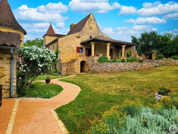 Ensemble en pierre maison et gîte