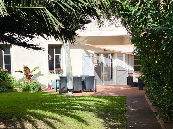 Biarritz hyper-centre : maison de ville avec jardin privatif de 250 m2 et garage, BIARRITZ