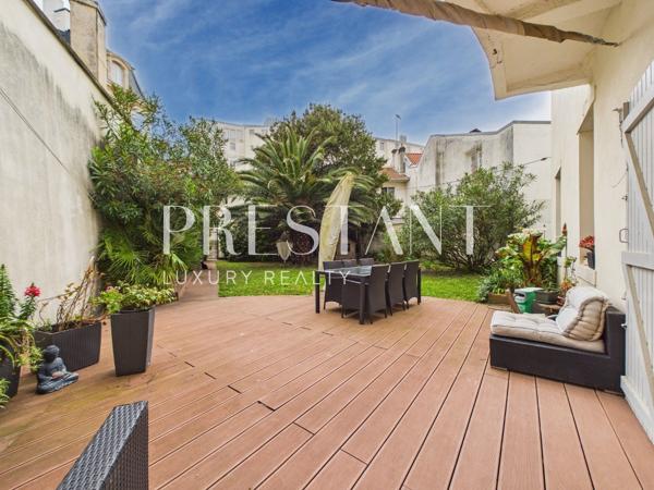 Biarritz hyper-centre : maison de ville avec jardin privatif de 250 m2 et garage, BIARRITZ