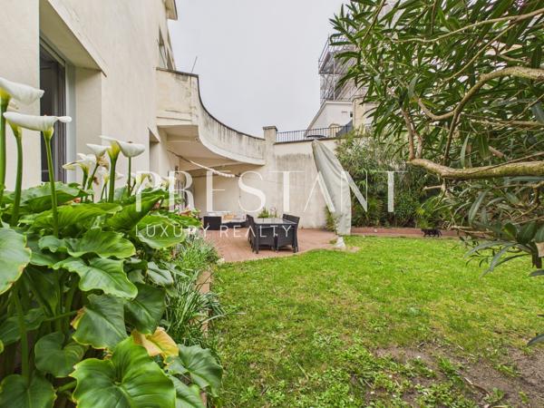 Biarritz hyper-centre : maison de ville avec jardin privatif de 250 m2 et garage, BIARRITZ