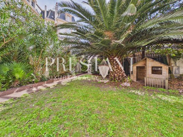 Biarritz hyper-centre : maison de ville avec jardin privatif de 250 m2 et garage, BIARRITZ