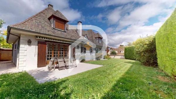 Vente                                                      Maison
                        
                     7 pièces                      204 m2                     à Marly-le-Roi