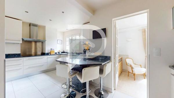 Vente                                                      Maison
                        
                     7 pièces                      204 m2                     à Marly-le-Roi