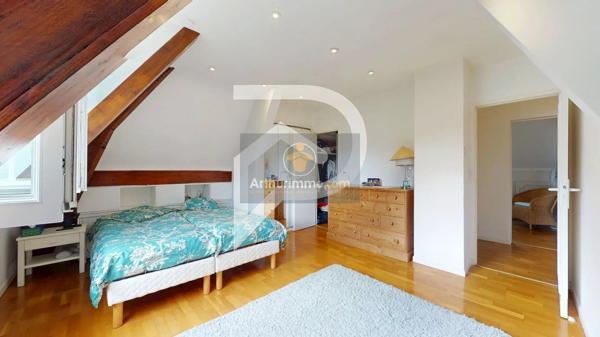 Vente                                                      Maison
                        
                     7 pièces                      204 m2                     à Marly-le-Roi
