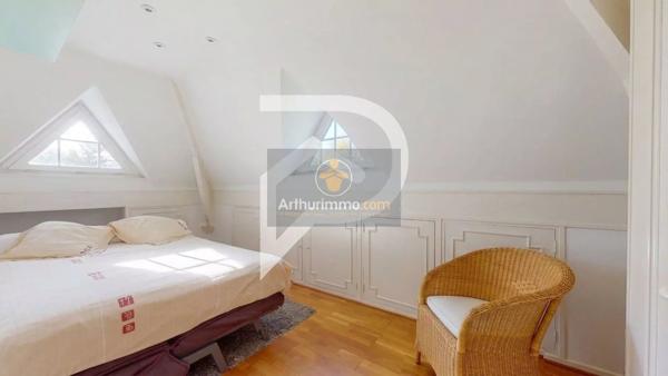 Vente                                                      Maison
                        
                     7 pièces                      204 m2                     à Marly-le-Roi