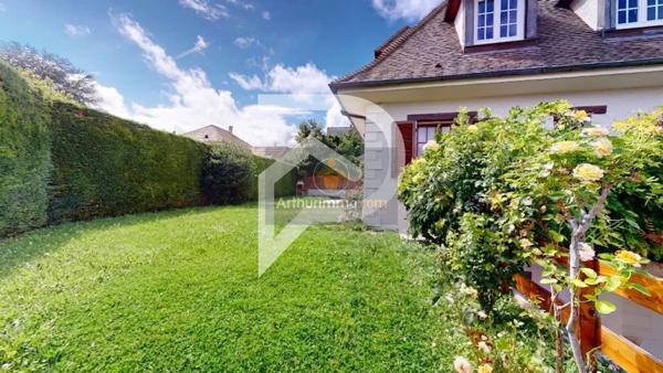 Vente                                                      Maison
                        
                     7 pièces                      204 m2                     à Marly-le-Roi
