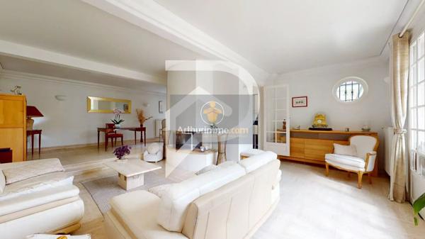 Vente                                                      Maison
                        
                     7 pièces                      204 m2                     à Marly-le-Roi