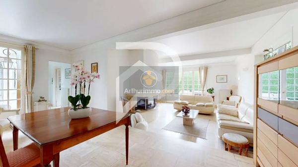 Vente                                                      Maison
                        
                     7 pièces                      204 m2                     à Marly-le-Roi