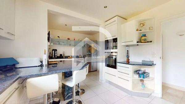 Vente                                                      Maison
                        
                     7 pièces                      204 m2                     à Marly-le-Roi