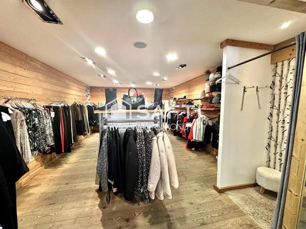 Murs commerciaux de 170 m2,  emplacement numéro 1