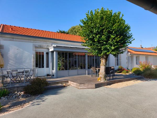 Maison de plain pieds à vendre - centre ville de Surgères