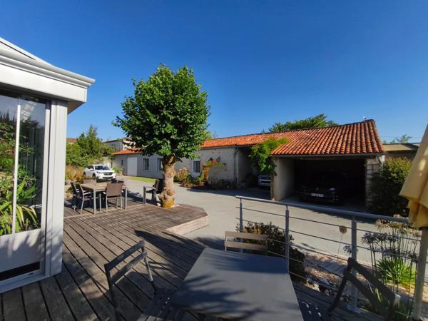 Maison de plain pieds à vendre - centre ville de Surgères