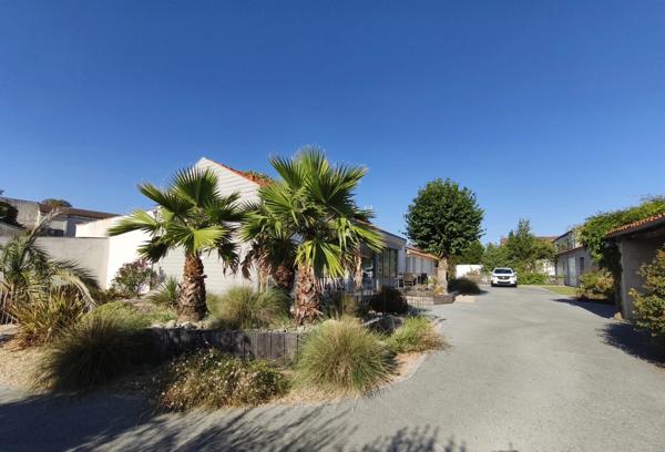 Maison de plain pieds à vendre - centre ville de Surgères