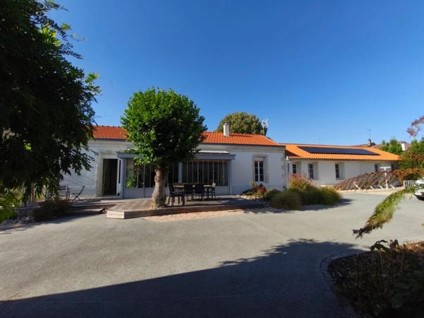 Maison de plain pieds à vendre - centre ville de Surgères
