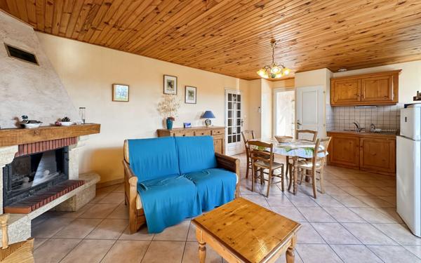 Maison à louer    3 pièces •  Vogüé