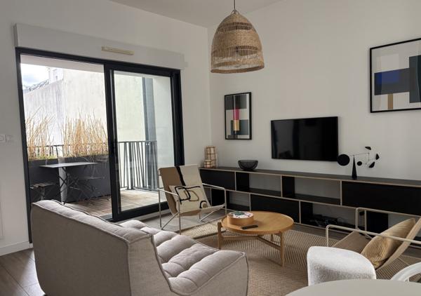 Bel appartement T2 de 47 m² avec balcon, parking et cellier dans une résidence de standing de 2019