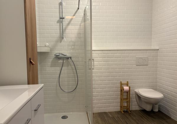 Bel appartement T2 de 47 m² avec balcon, parking et cellier dans une résidence de standing de 2019