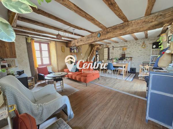 Maison en pierre avec jardin et grande dépendance