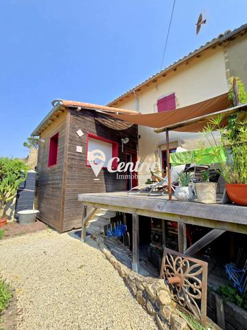 Maison en pierre avec jardin et grande dépendance