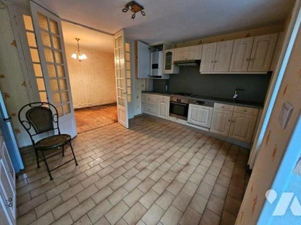 Cancale quartier des Rimains, à rénover, maison d'habitation clôturée par un mur de pierres, ex...