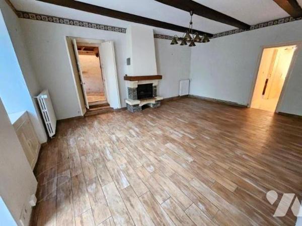 Cancale quartier des Rimains, à rénover, maison d'habitation clôturée par un mur de pierres, ex...