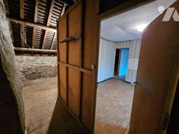Cancale quartier des Rimains, à rénover, maison d'habitation clôturée par un mur de pierres, ex...