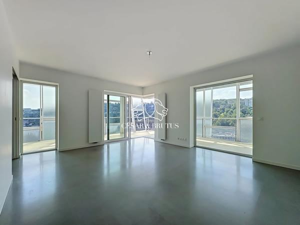 SUPERBE APPARTEMENT AVEC TERRASSE ET GARAGE À LA TOUR YCONE