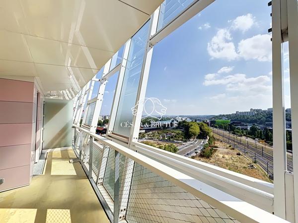 SUPERBE APPARTEMENT AVEC TERRASSE ET GARAGE À LA TOUR YCONE