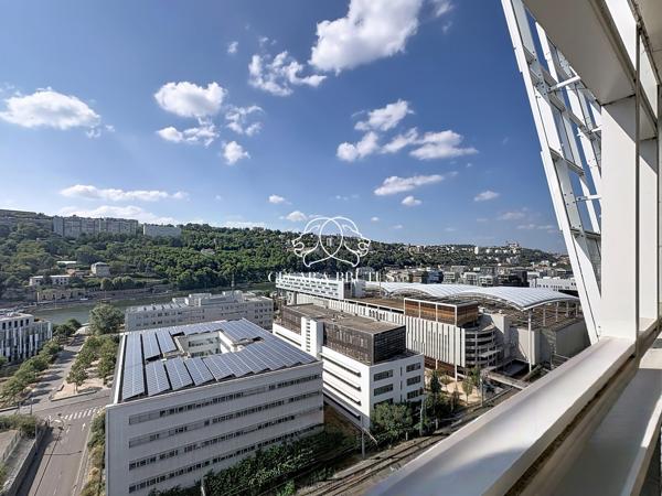 SUPERBE APPARTEMENT AVEC TERRASSE ET GARAGE À LA TOUR YCONE