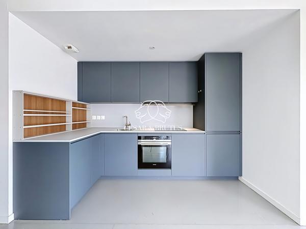 SUPERBE APPARTEMENT AVEC TERRASSE ET GARAGE À LA TOUR YCONE