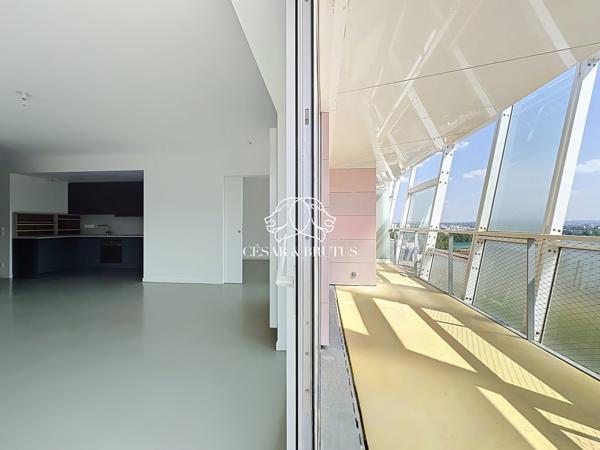 SUPERBE APPARTEMENT AVEC TERRASSE ET GARAGE À LA TOUR YCONE