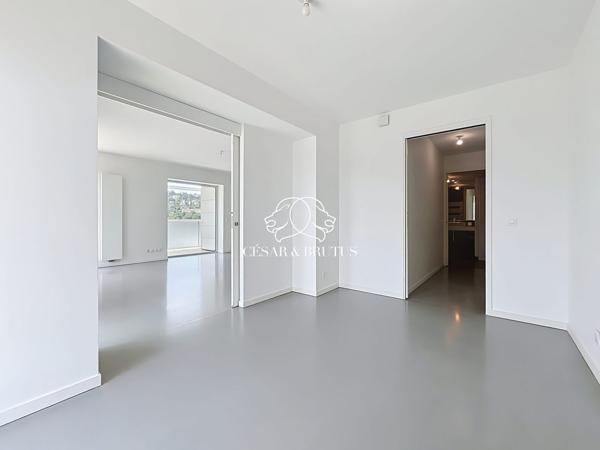 SUPERBE APPARTEMENT AVEC TERRASSE ET GARAGE À LA TOUR YCONE