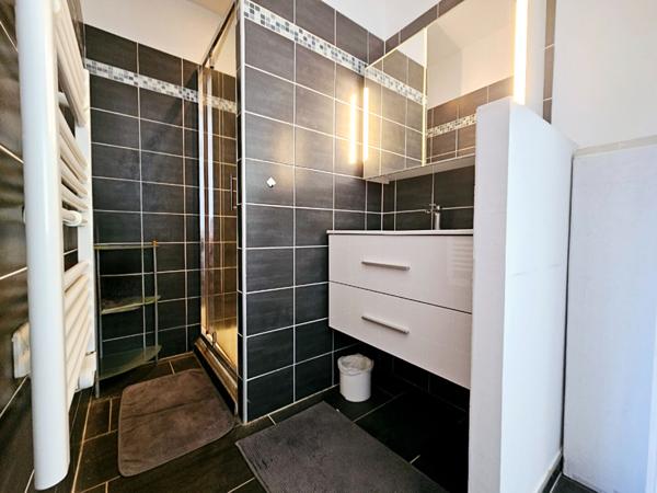 Maison récente de plain-pied La Crau 5 pièce(s) 122m2 -Piscine- Secteur calme, résidentiel et recherché