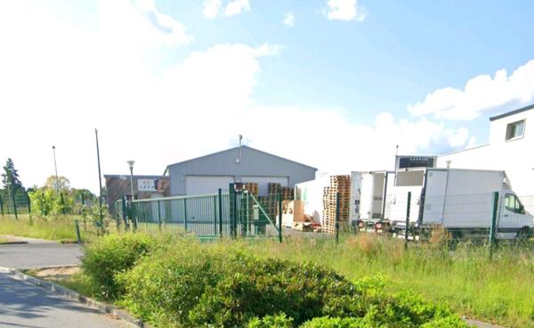 À vendre - Locaux d'activités/entrepôts 259 m² situé à Souvigné (37330)